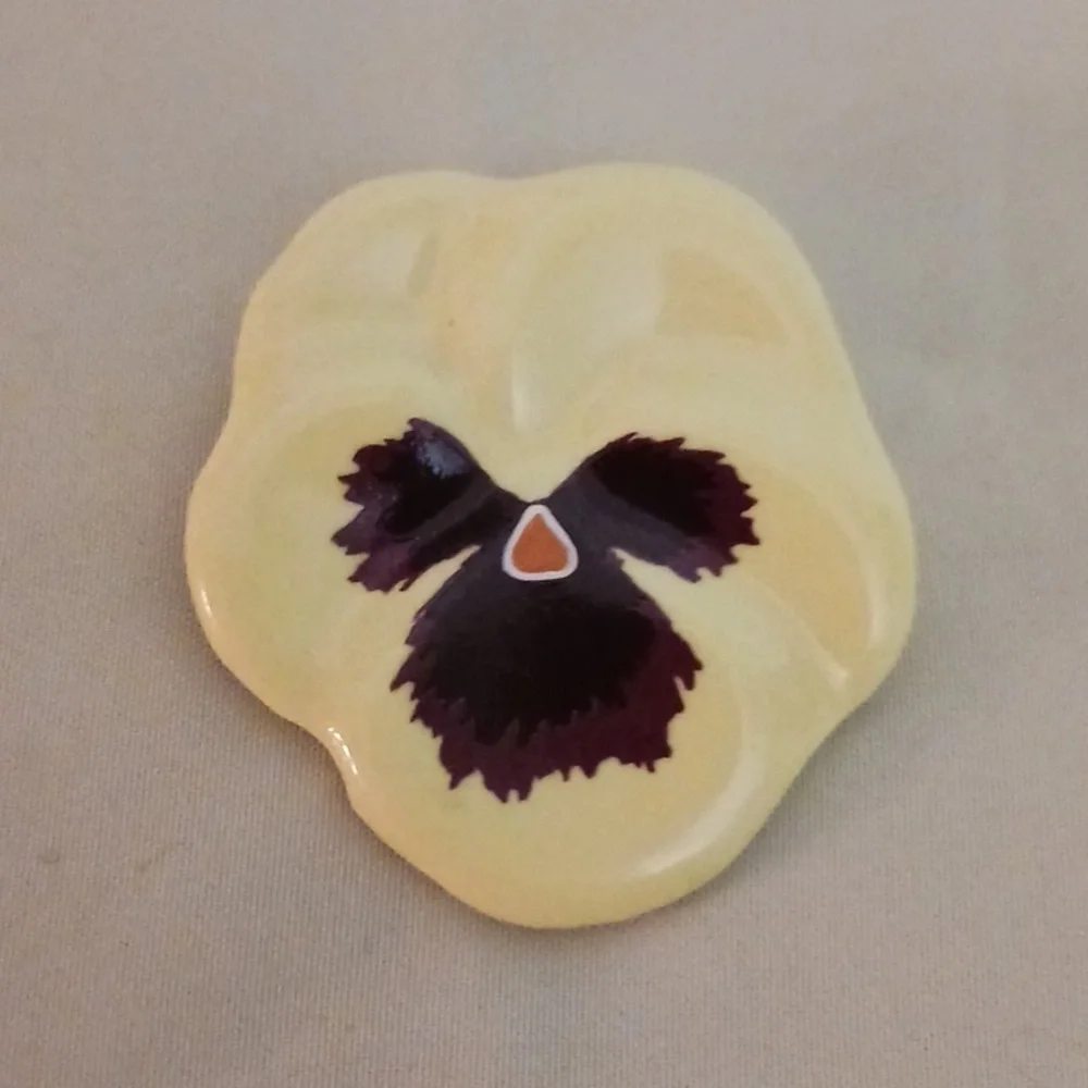 Vintage Avon Pansy Flower Brooch Pin Porcelain Yellow - Picture 4 of 6